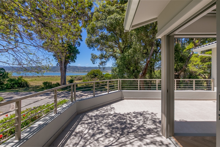 4 Bedroom Property for Sale in Leisure Isle Western Cape